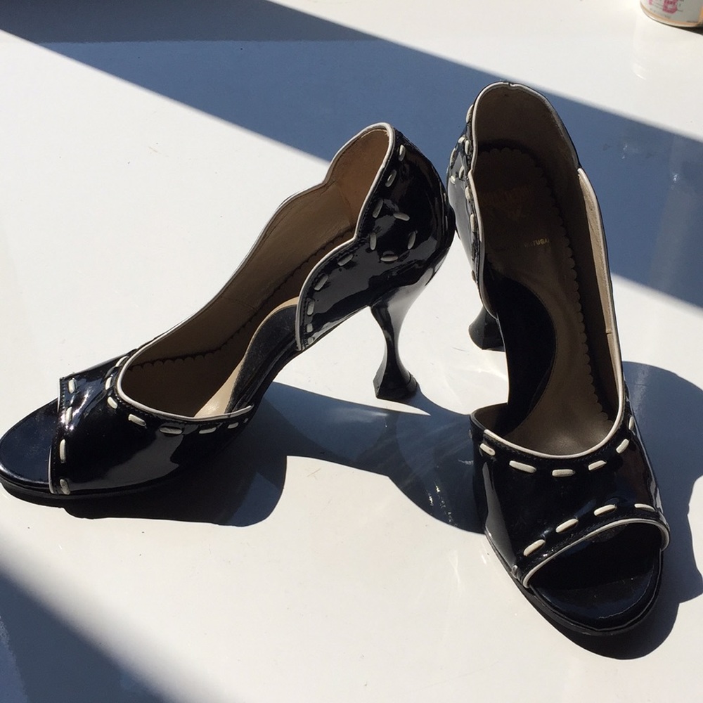 John Fluevog patent leather black heel sz 9